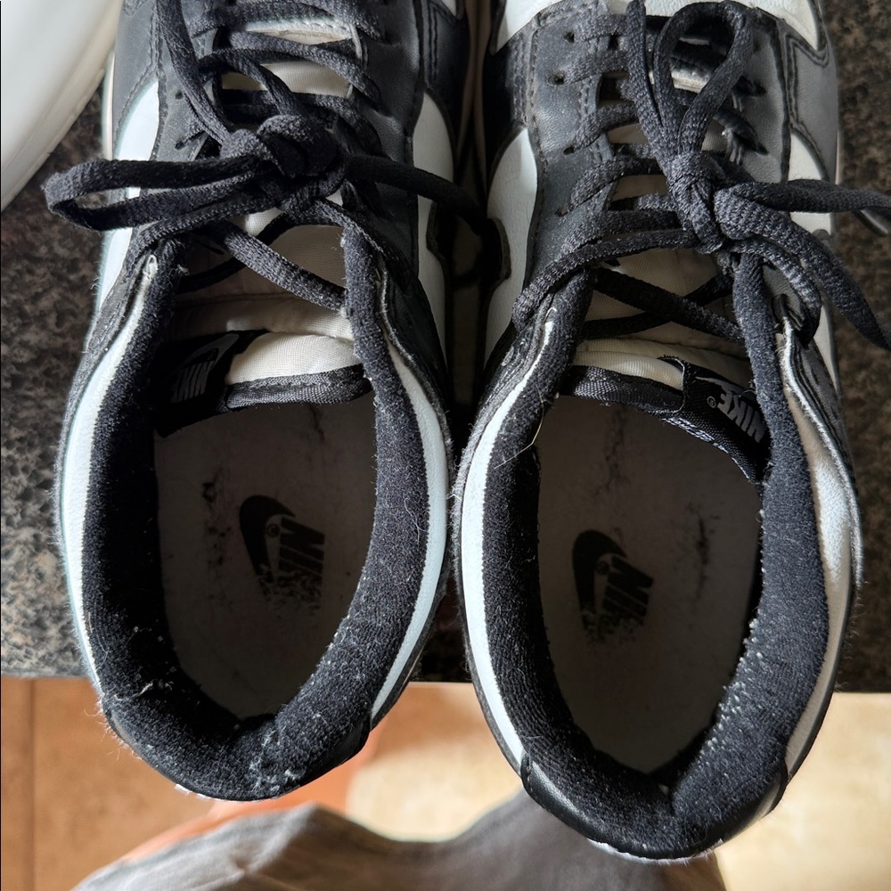 Nike Panda Dunks - Picture 4 of 4